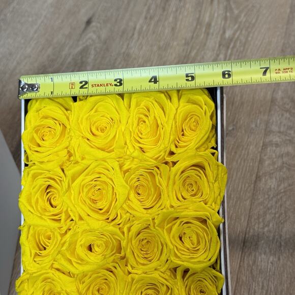 The Million Roses | Yellow Roses | Squar White Box | Dozen FOREVER ROSES - Picture 8 of 11